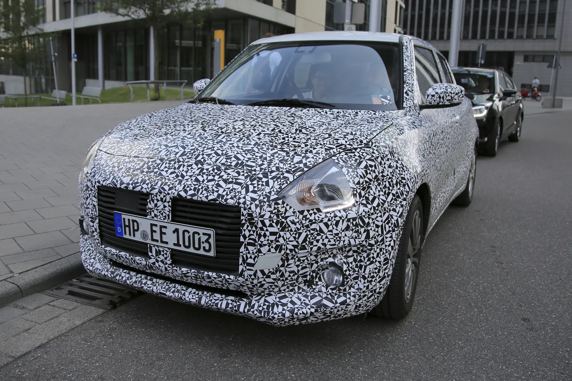 Nuova Suzuki Swift foto spia 27 luglio 2016 - 1