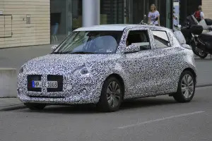 Nuova Suzuki Swift foto spia 27 luglio 2016 - 5