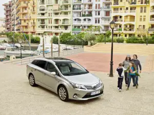 Nuova Toyota Avensis 2012