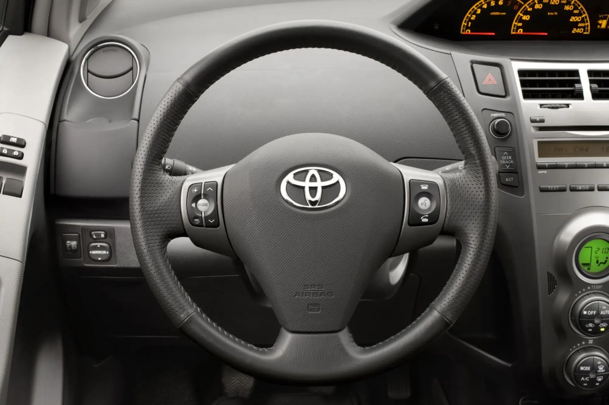 Nuova Toyota Yaris 2010 - 16