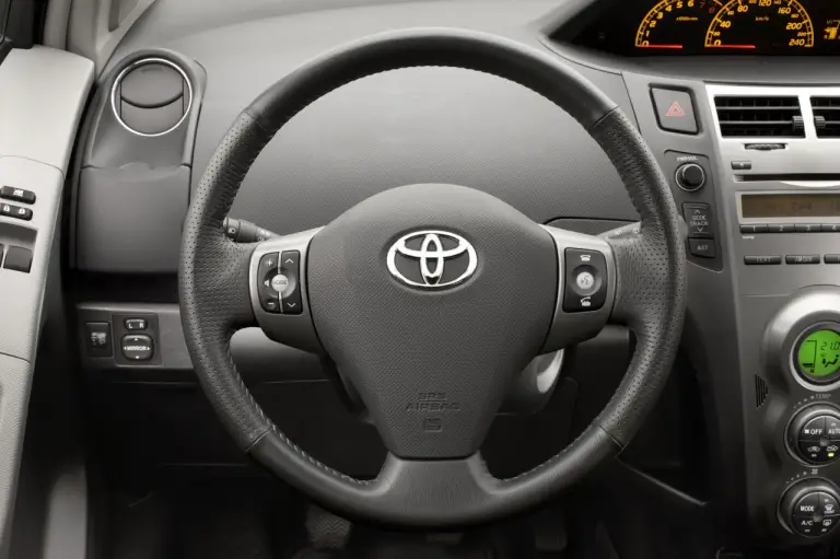 Nuova Toyota Yaris 2010 - 16