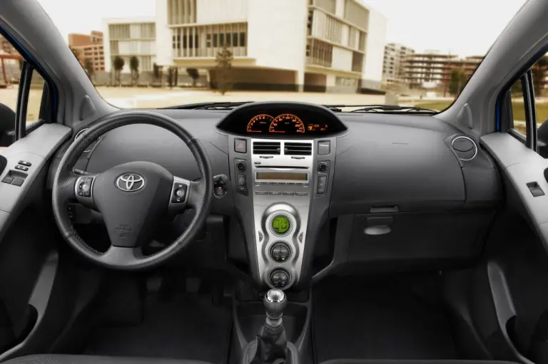 Nuova Toyota Yaris 2010 - 17