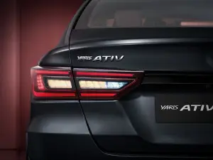 Nuova Toyota Yaris Ativ - Foto