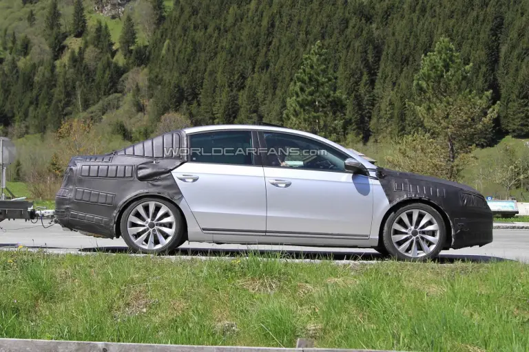 Nuova Volkswagen Passat: foto spia - 8