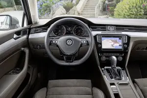 Nuova Volkswagen Passat - Prova su Strada - 23