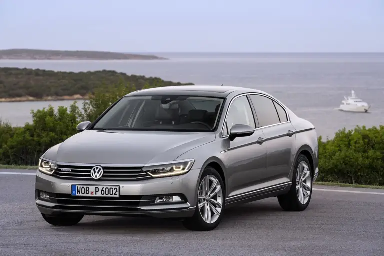 Nuova Volkswagen Passat - Prova su Strada - 24