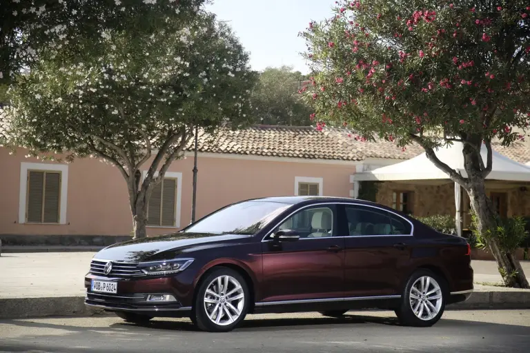 Nuova Volkswagen Passat - Prova su Strada - 32