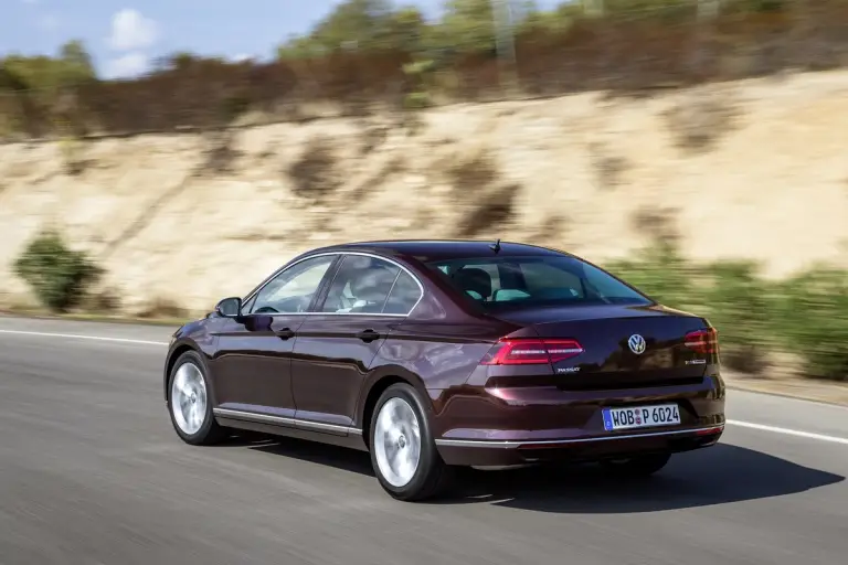 Nuova Volkswagen Passat - Prova su Strada - 34