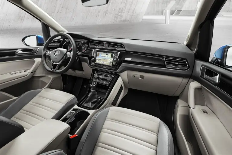 Nuova Volkswagen Touran 12.5.2015 - 1