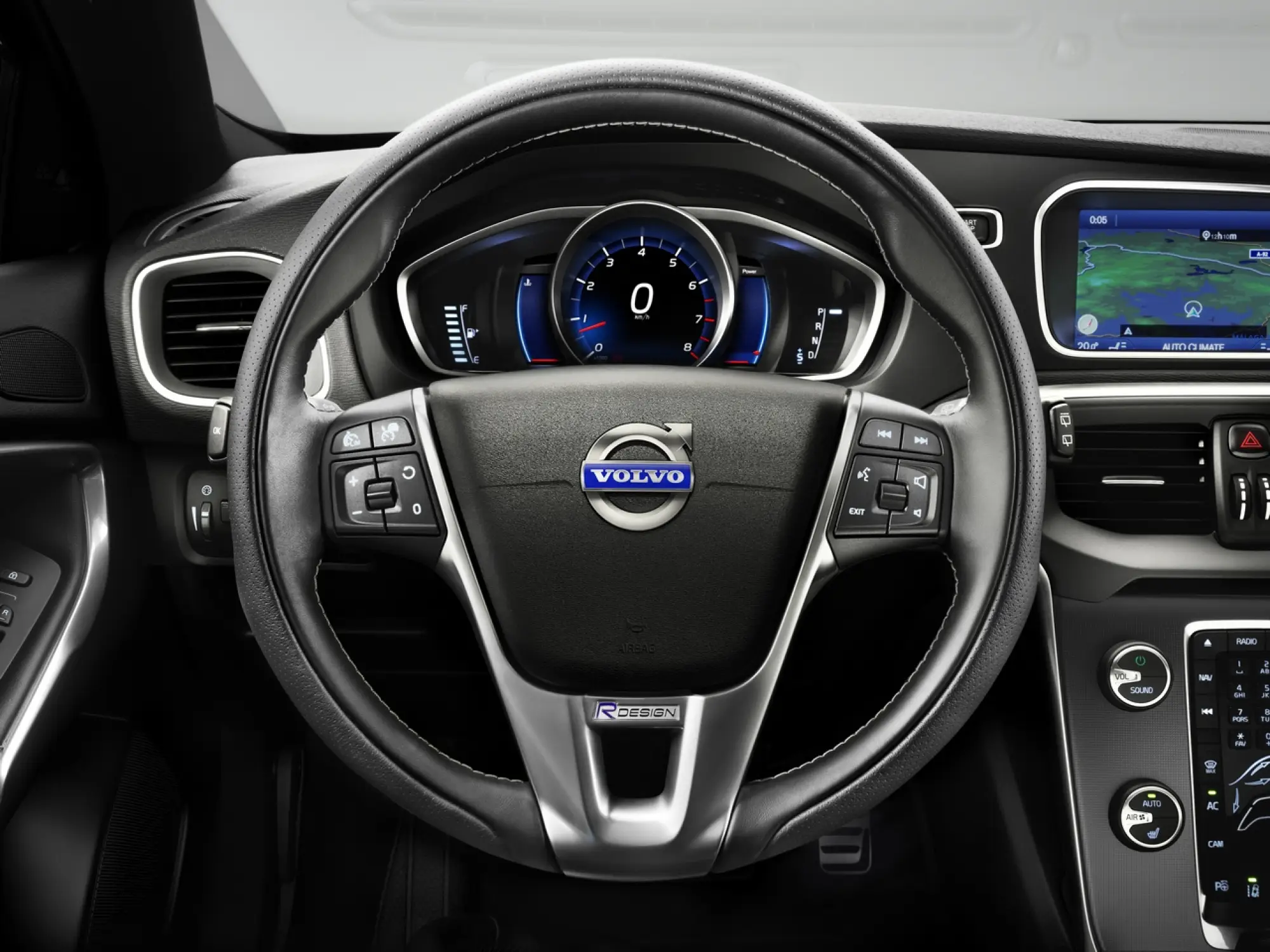 Nuova Volvo V40 R-Design - 3