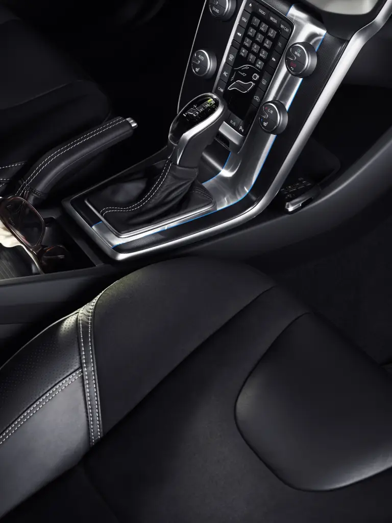 Nuova Volvo V40 R-Design - 8