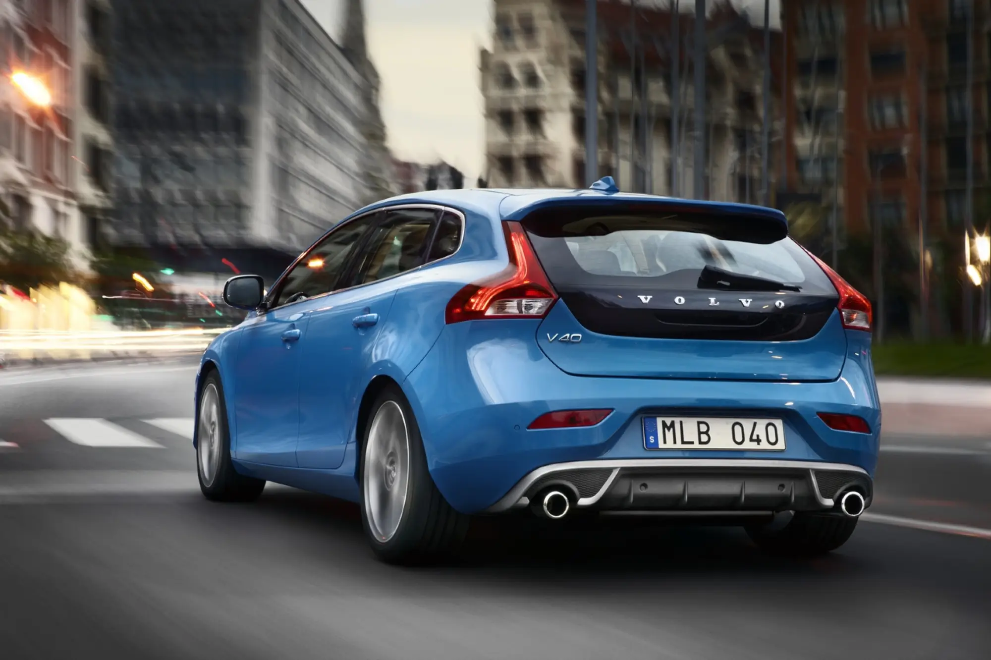 Nuova Volvo V40 R-Design - 11