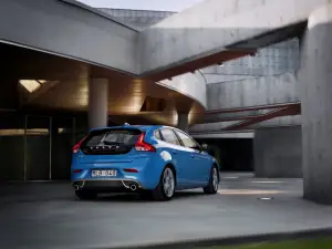 Nuova Volvo V40 R-Design