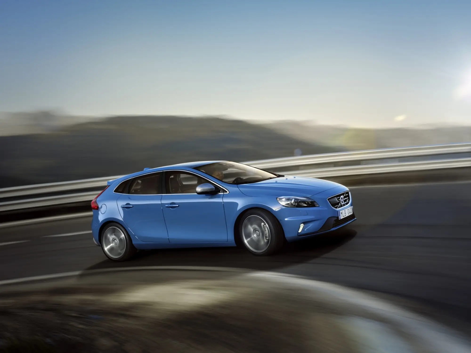 Nuova Volvo V40 R-Design - 13