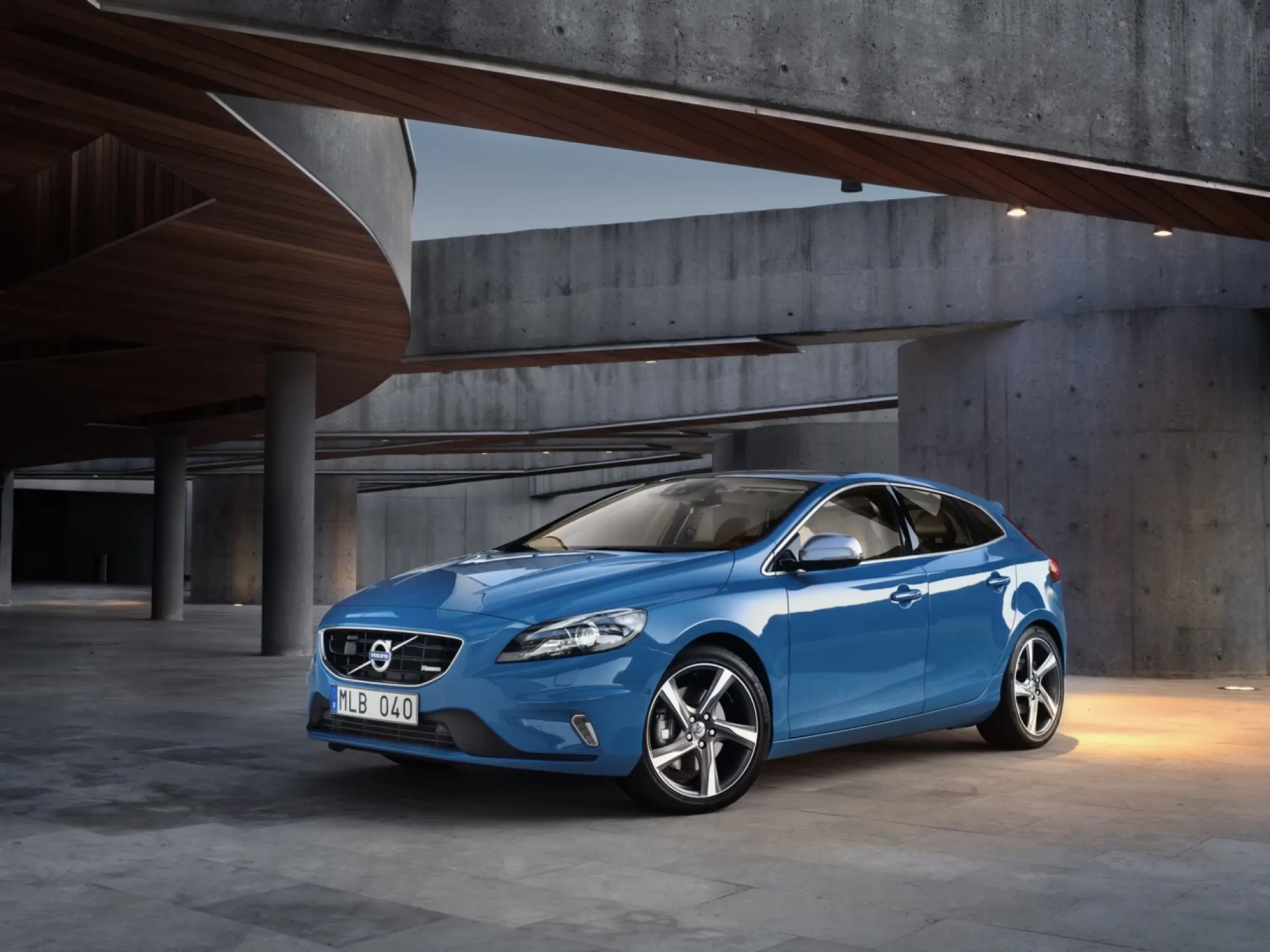 Nuova Volvo V40 R-Design - 14