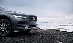 Nuova Volvo V90 Cross Country