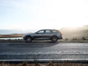 Nuova Volvo V90 Cross Country