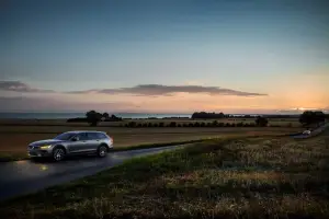 Nuova Volvo V90 Cross Country