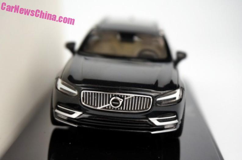 Nuova Volvo V90 Liquid Blue