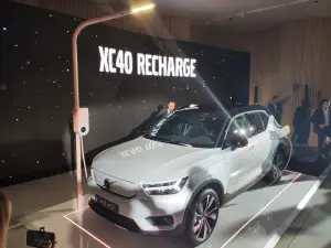 Nuova Volvo XC40 Recharge 