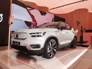 Nuova Volvo XC40 Recharge 