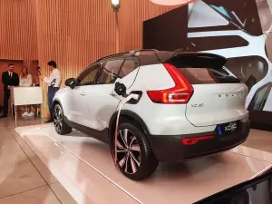 Nuova Volvo XC40 Recharge 