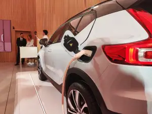 Nuova Volvo XC40 Recharge 