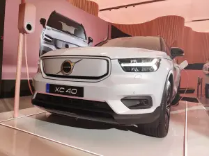 Nuova Volvo XC40 Recharge 