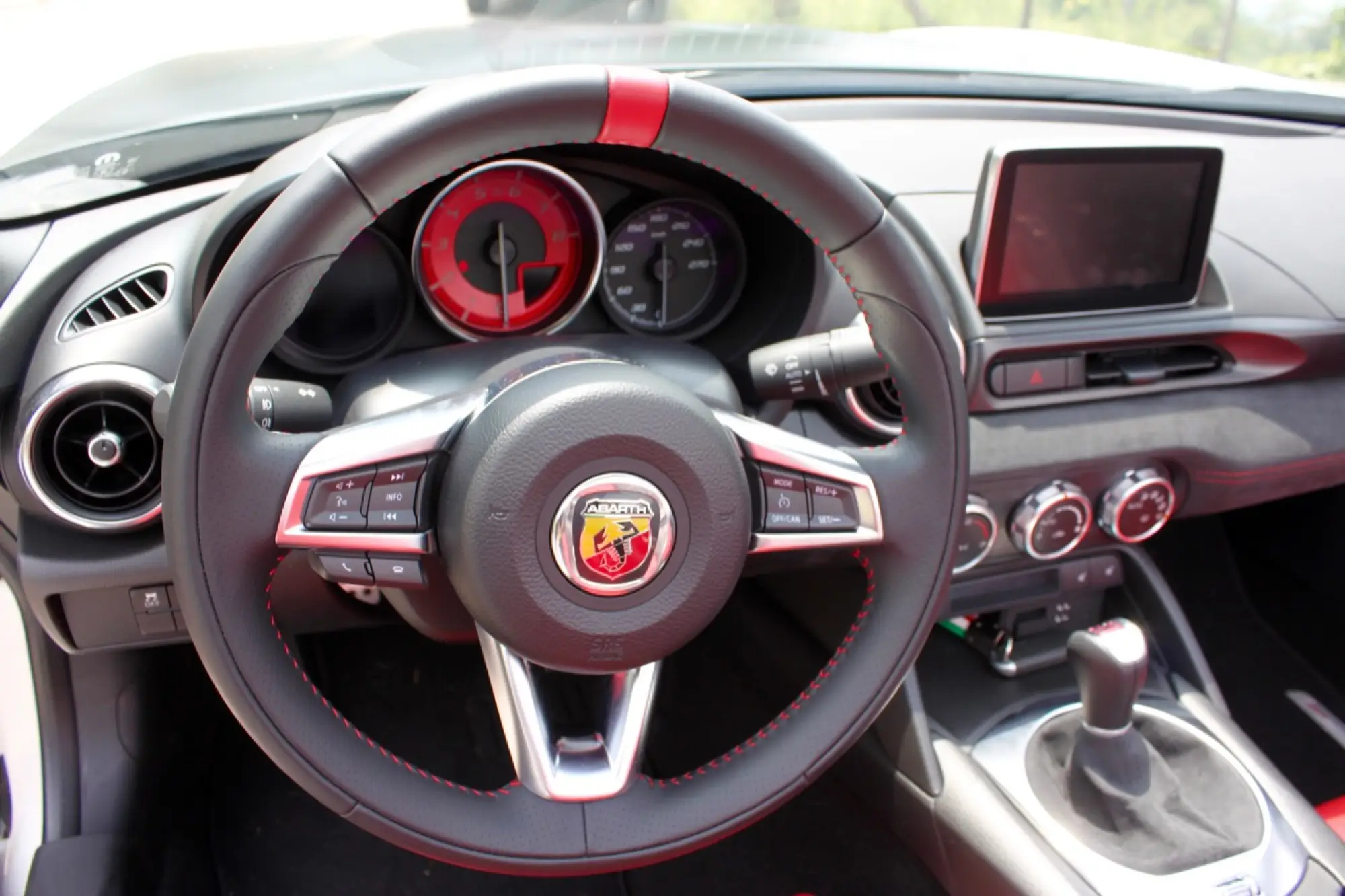 Nuove Abarth 595 e 124 Spider - primo contatto - 10