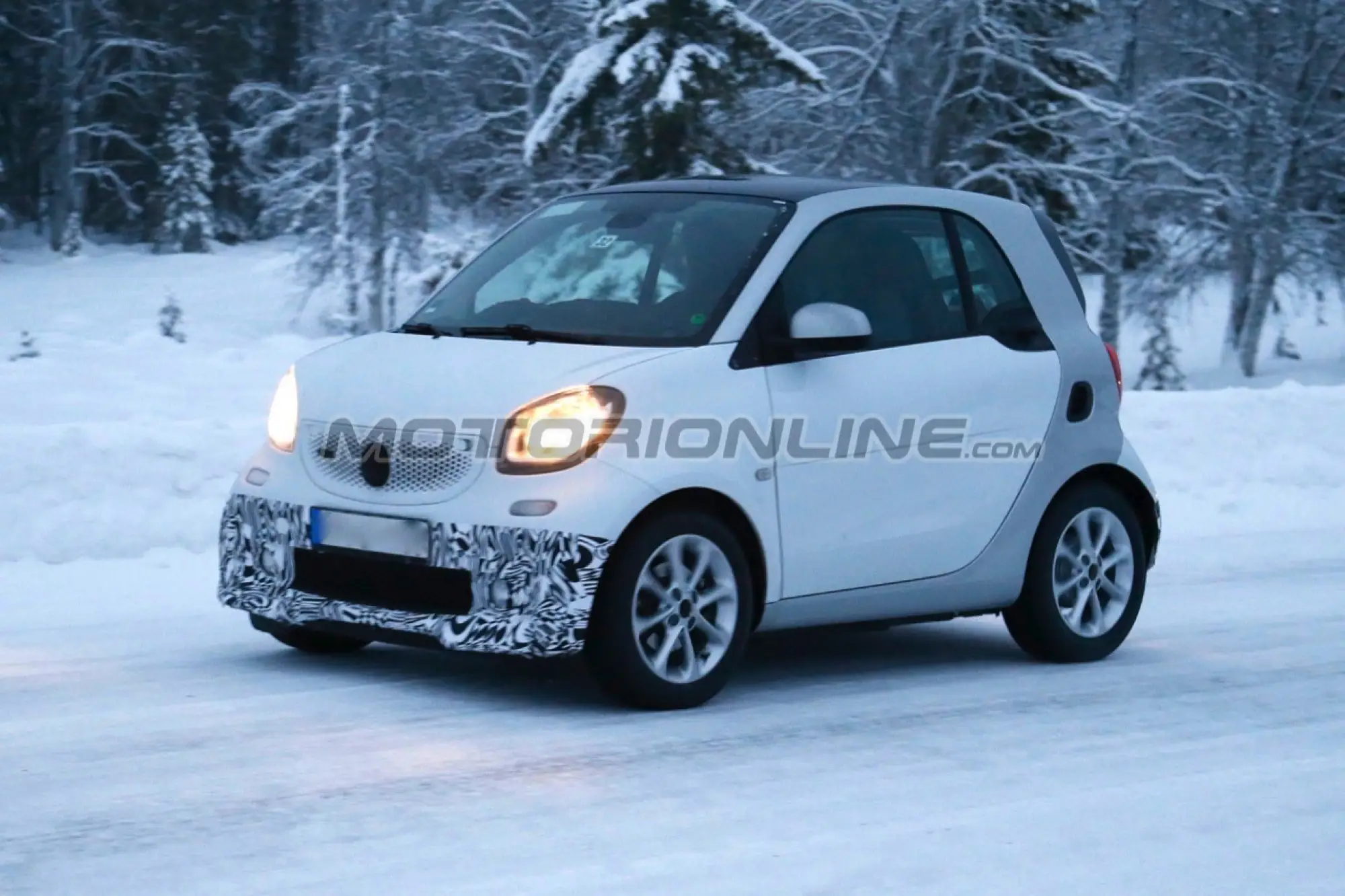 Nuove Smart fortwo e forfour Brabus - Foto spia 06-01-2016 - 12