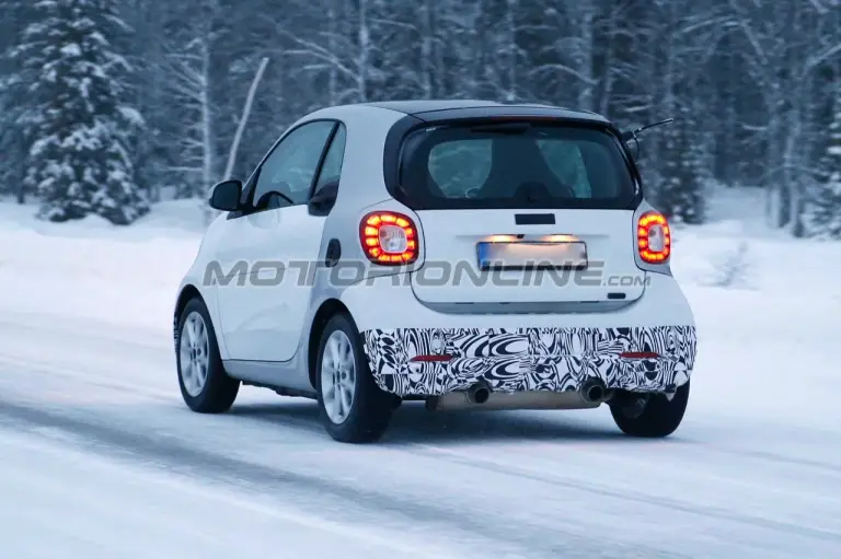 Nuove Smart fortwo e forfour Brabus - Foto spia 06-01-2016 - 15