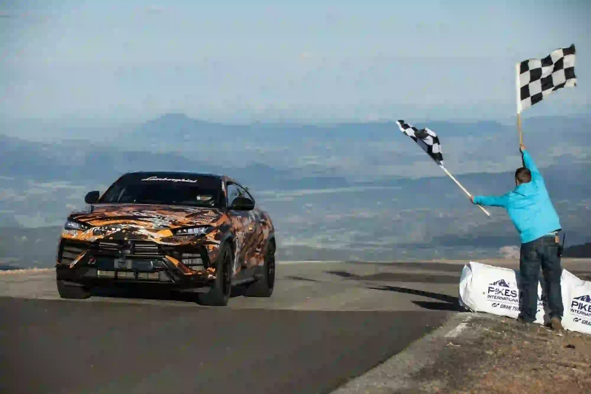 Nuovo Lamborghini Urus record Pikes Peak - Foto - 11