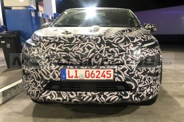 Nuovo Renault Arkana - Foto Spia 29-03-2022 - 9