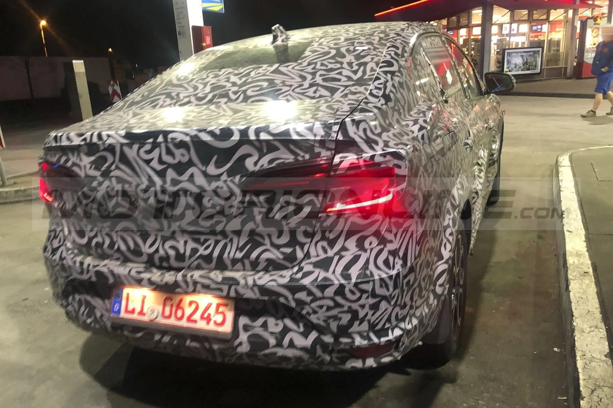 Nuovo Renault Arkana - Foto Spia 29-03-2022 - 5