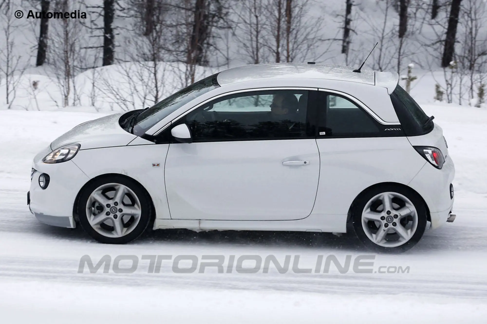 Opel Adam 1.4 Turbo SIDI - Foto spia 14-02-2014 - 4