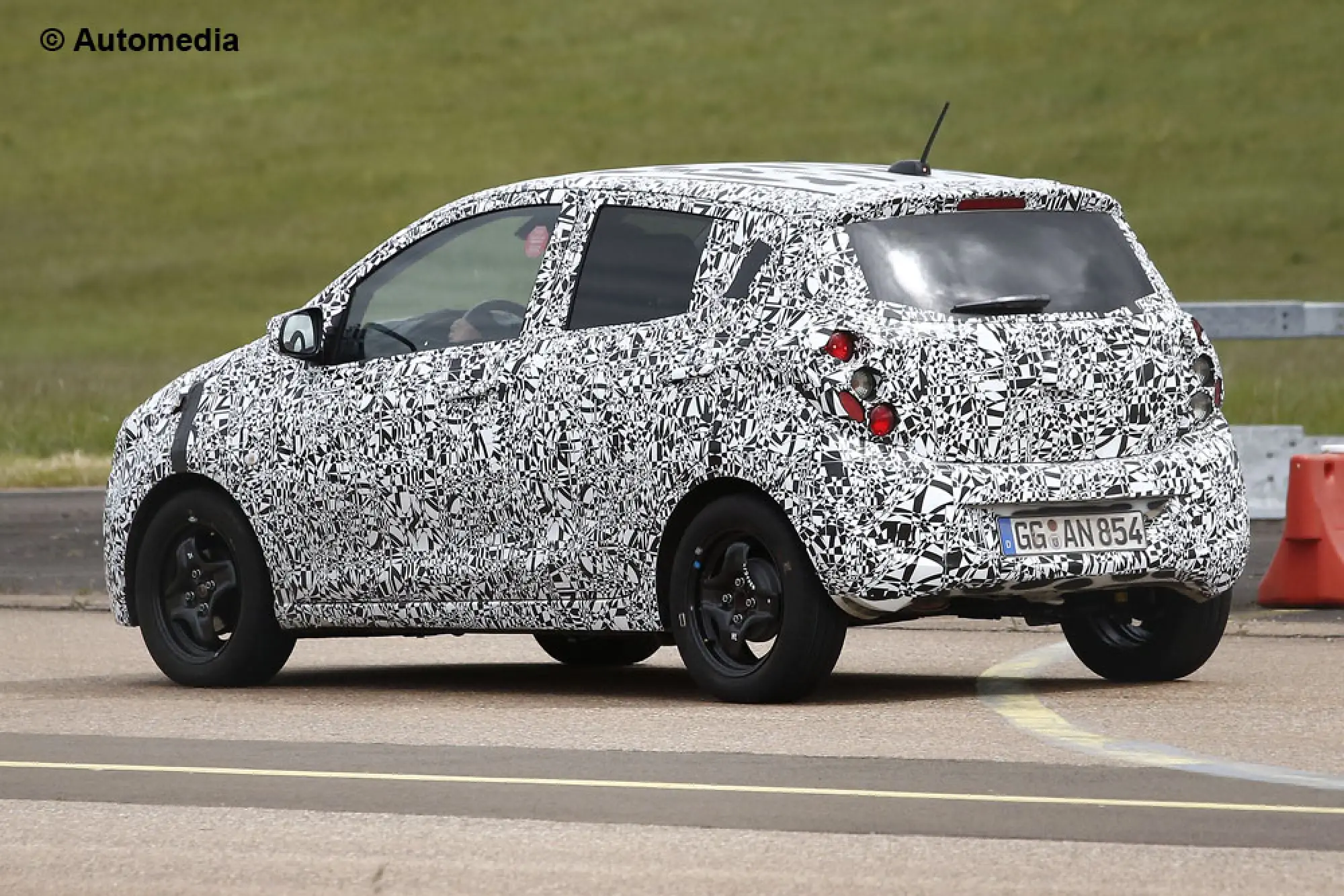 Opel Agila 2015 - Foto spia 16-05-2014 - 5