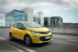 Opel Ampera-e record di autonomia