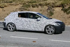 Opel Astra 2015 - Foto spia 20-10-2014 - 3