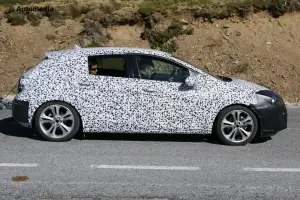 Opel Astra 2015 - Foto spia 20-10-2014 - 4