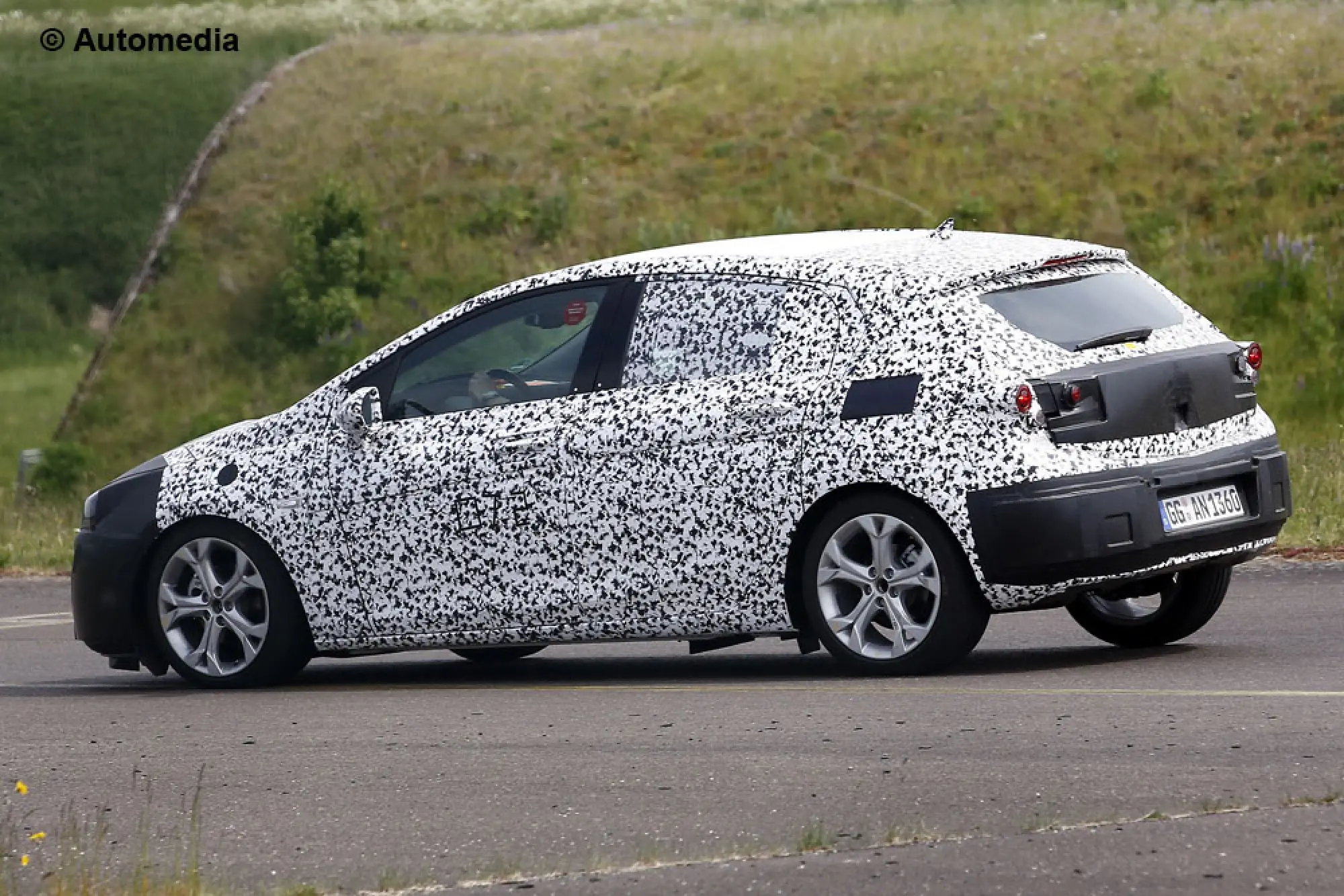 Opel Astra 2015 - Foto spia 23-05-2014 - 5