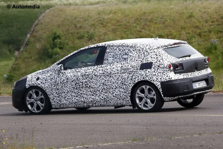 Opel Astra 2015 - Foto spia 23-05-2014 - 5