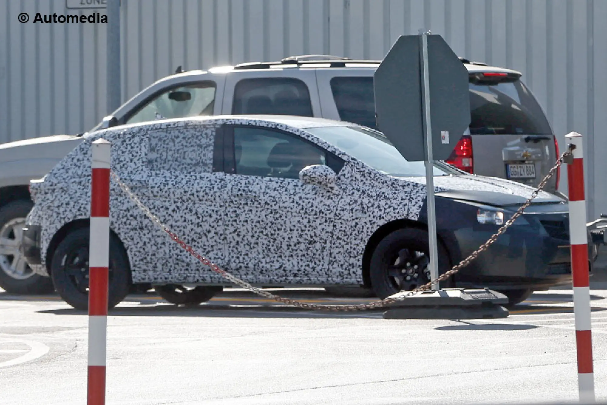 Opel Astra 2015 - Foto spia 30-04-2014 - 3