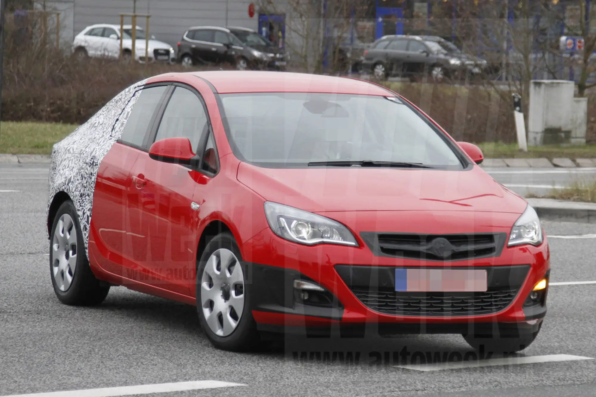 Opel Astra berlina foto spia marzo 2012 - 3
