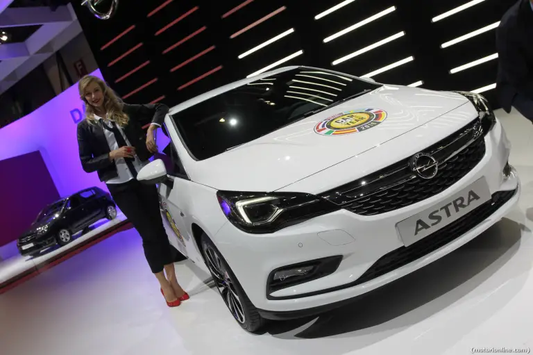 Opel Astra Car of the Year 2016 - Salone di Ginevra 2016 - 3