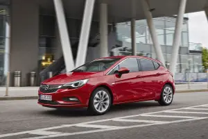 Opel Astra con comandi manuali per disabili - 1