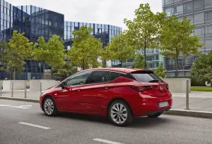 Opel Astra con comandi manuali per disabili - 2