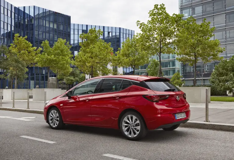 Opel Astra con comandi manuali per disabili - 2