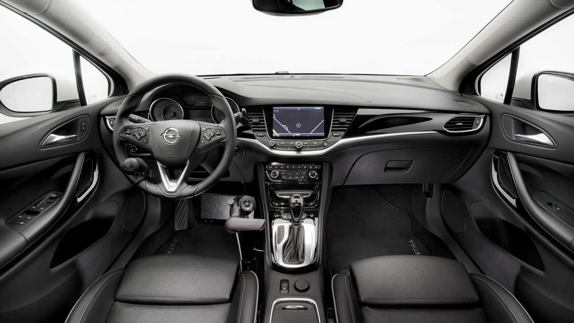 Opel Astra con comandi manuali per disabili - 5