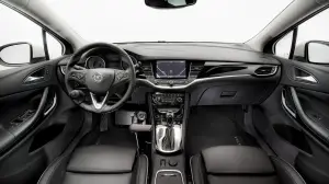 Opel Astra con comandi manuali per disabili - 5