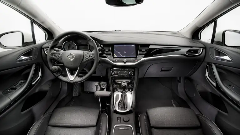 Opel Astra con comandi manuali per disabili - 5